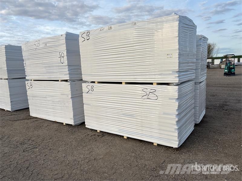 Quantity of (8) Polyiso Insulation المصاعد والرافعات المادية