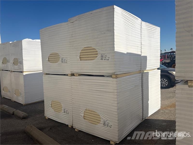 Quantity of (8) Polyiso Insulation Vitle, dvigala in gradbeni dvižni sistemi