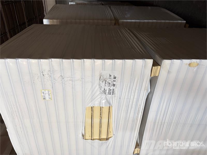  Quantity of (8) Polyiso Insulation Montacargas y elevadores de material