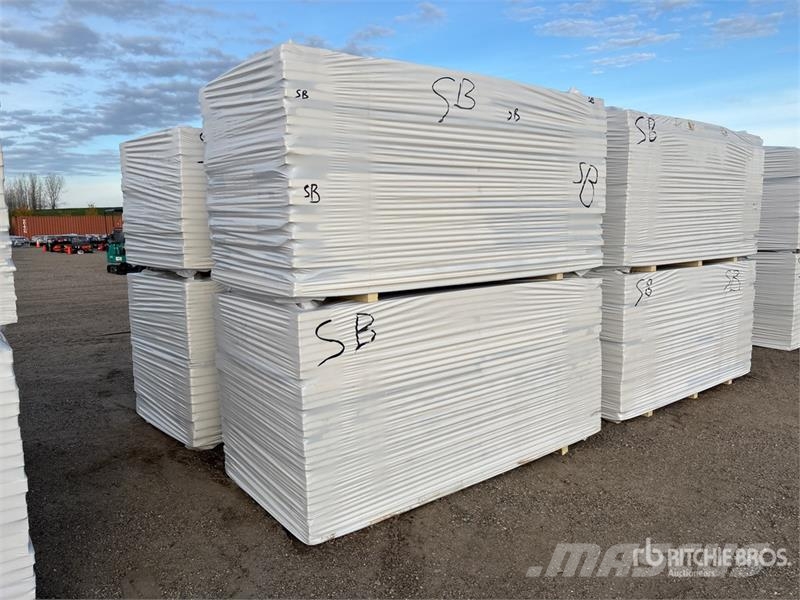  Quantity of (8) Polyiso Insulation المصاعد والرافعات المادية