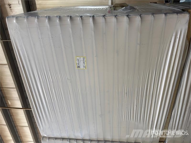  Quantity of (8) Polyiso Insulation Montacargas y elevadores de material