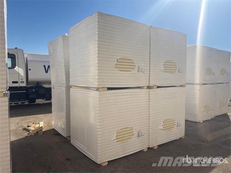  Quantity of (8) Polyiso Insulation Vitle, dvigala in gradbeni dvižni sistemi