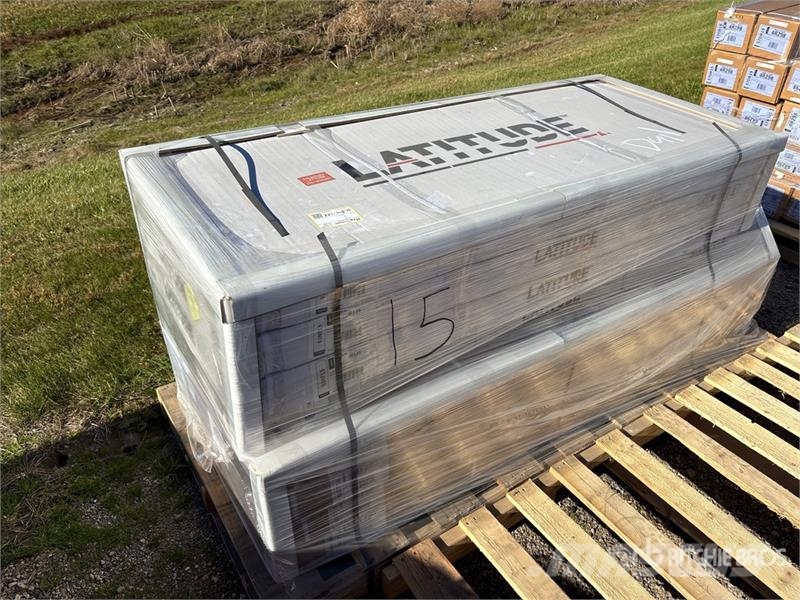 Quantity of (8) Soft Folding Tonneau Cover (Unused Transportes - Outros