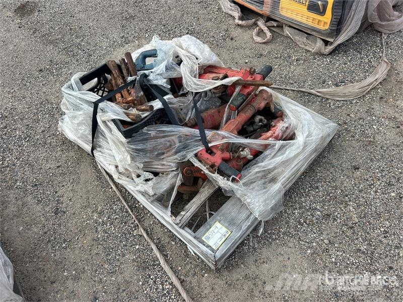  Quantity of Air Hammer & Accessories مكونات أخرى