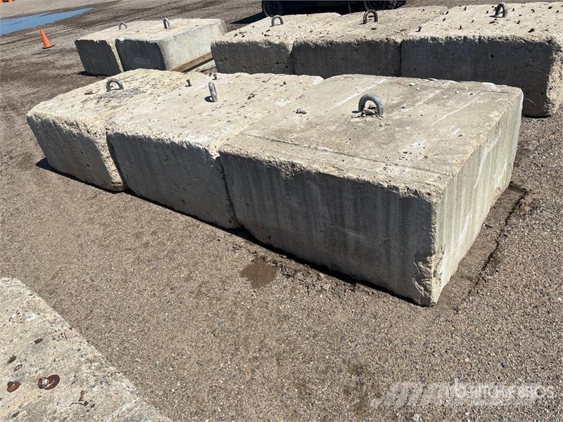  Quantity of Cement Blocks Строителство - Други