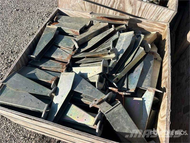 Quantity of Crates of Metal Brackets Seilwinden, Bauaufzüge und Lastenaufzüge