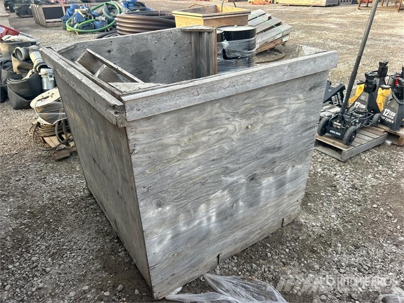  Quantity of Crates of Pipe Sleeves Dispozitive de ridicare / lifturi pentru diferite materiale