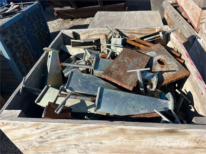 Quantity of Crates of Metal Brackets Seilwinden, Bauaufzüge und Lastenaufzüge