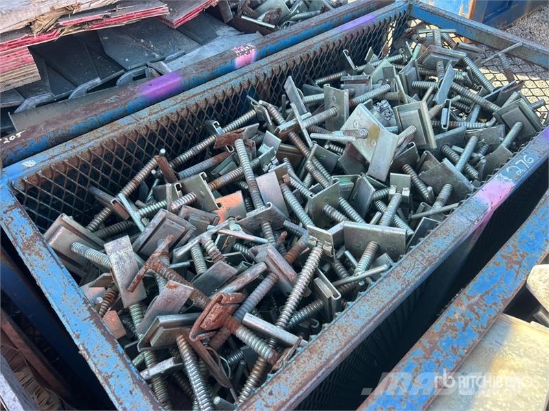 Quantity of Crates of Metal Brackets Seilwinden, Bauaufzüge und Lastenaufzüge