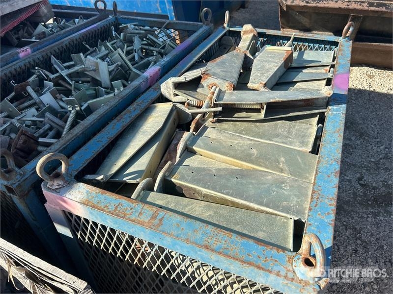 Quantity of Crates of Metal Brackets Seilwinden, Bauaufzüge und Lastenaufzüge