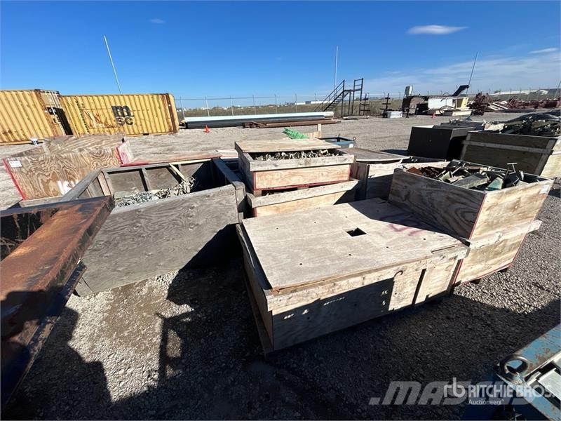 Quantity of Crates of Metal Brackets Seilwinden, Bauaufzüge und Lastenaufzüge