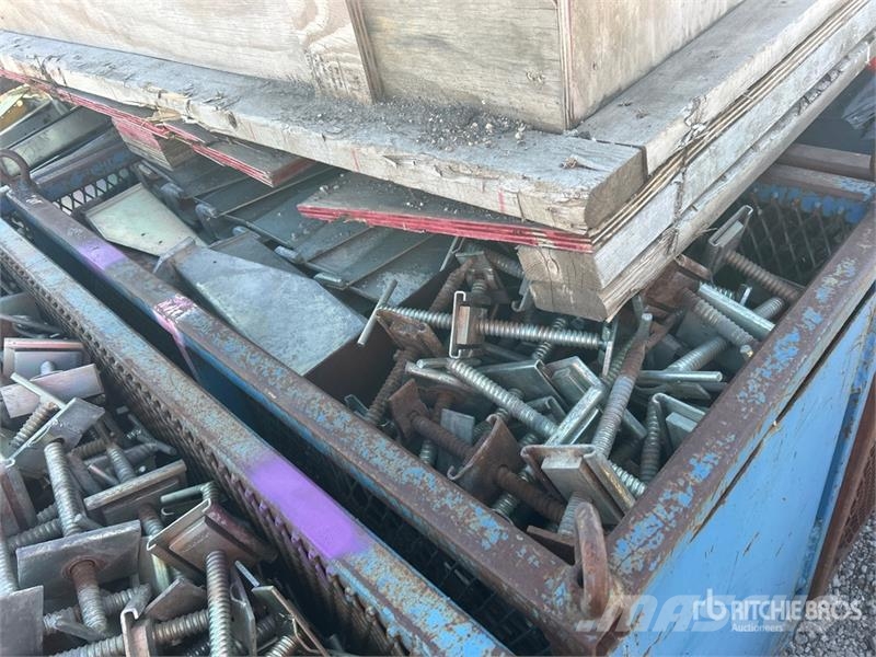 Quantity of Crates of Metal Brackets Seilwinden, Bauaufzüge und Lastenaufzüge