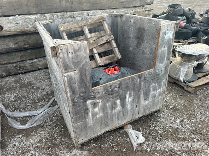  Quantity of Crates of Pipe Sleeves Dispozitive de ridicare / lifturi pentru diferite materiale