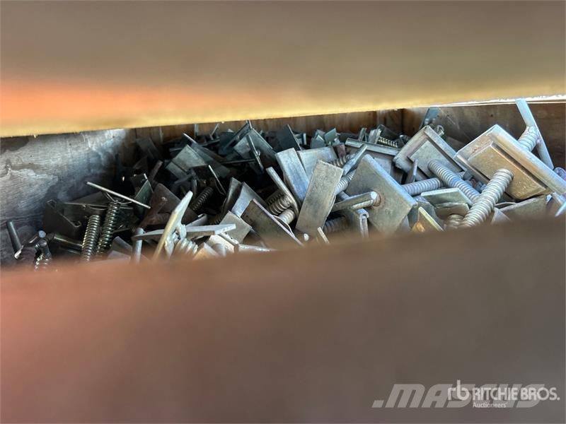 Quantity of Crates of Metal Brackets Seilwinden, Bauaufzüge und Lastenaufzüge