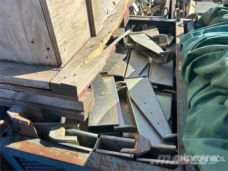 Quantity of Crates of Metal Brackets Seilwinden, Bauaufzüge und Lastenaufzüge