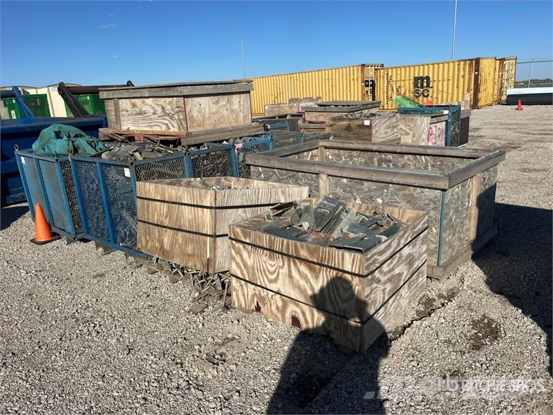 Quantity of Crates of Metal Brackets Seilwinden, Bauaufzüge und Lastenaufzüge