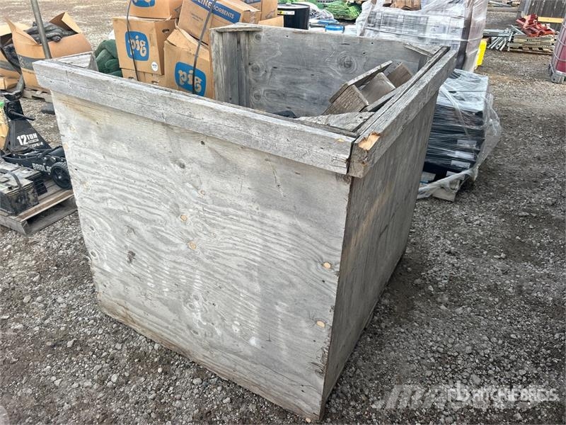  Quantity of Crates of Pipe Sleeves Dispozitive de ridicare / lifturi pentru diferite materiale