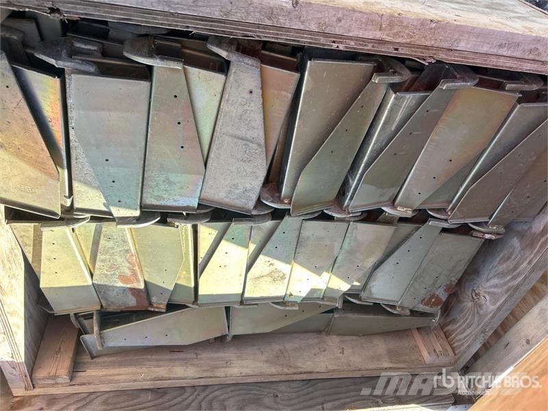 Quantity of Crates of Metal Brackets Seilwinden, Bauaufzüge und Lastenaufzüge