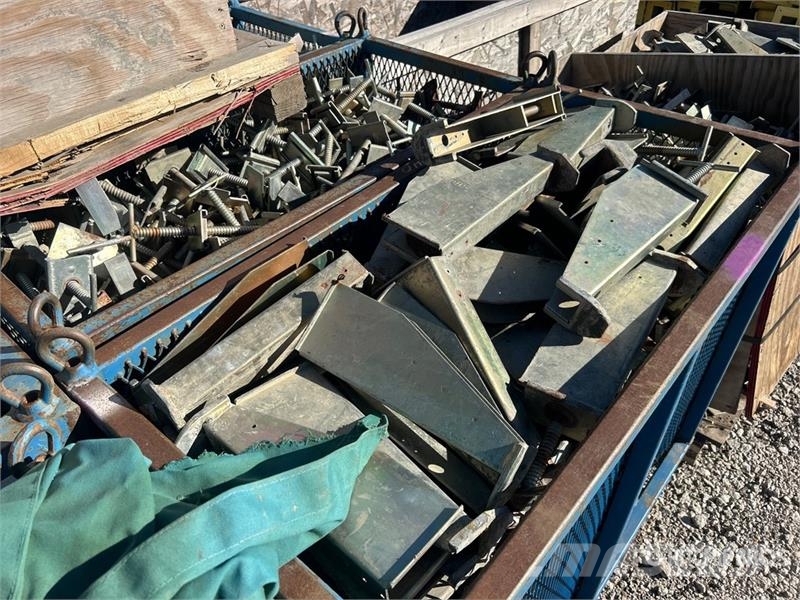 Quantity of Crates of Metal Brackets Seilwinden, Bauaufzüge und Lastenaufzüge