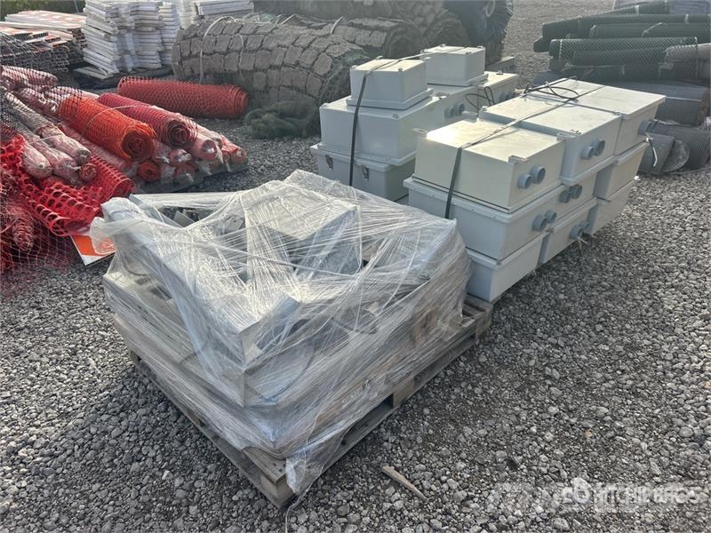 Quantity of Data logger Cabinets 건설 장비 - 기타