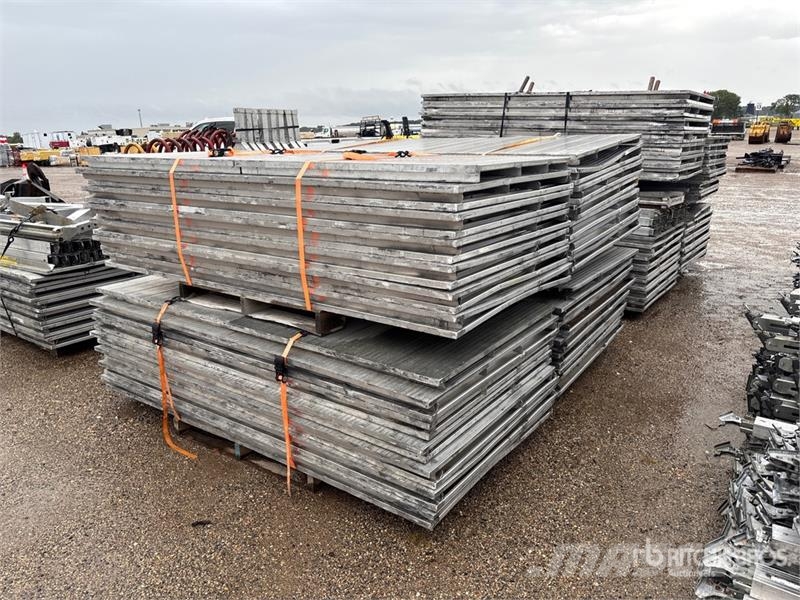  Quantity of Decking Drugi deli