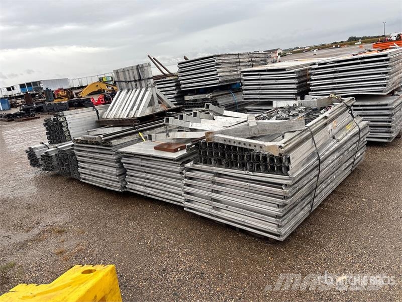  Quantity of Decking Drugi deli