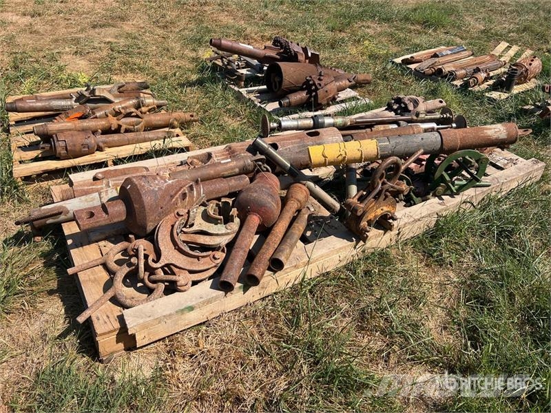 Quantity of Ditch Witch Reamers, 6 in & 4 in Steel Öljyn- ja kaasunporauslaitteet