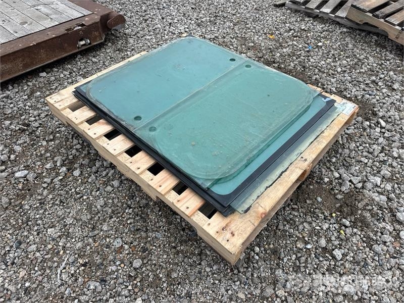 Quantity of Excavator Windshield and Door Glass Pa Andet tilbehør