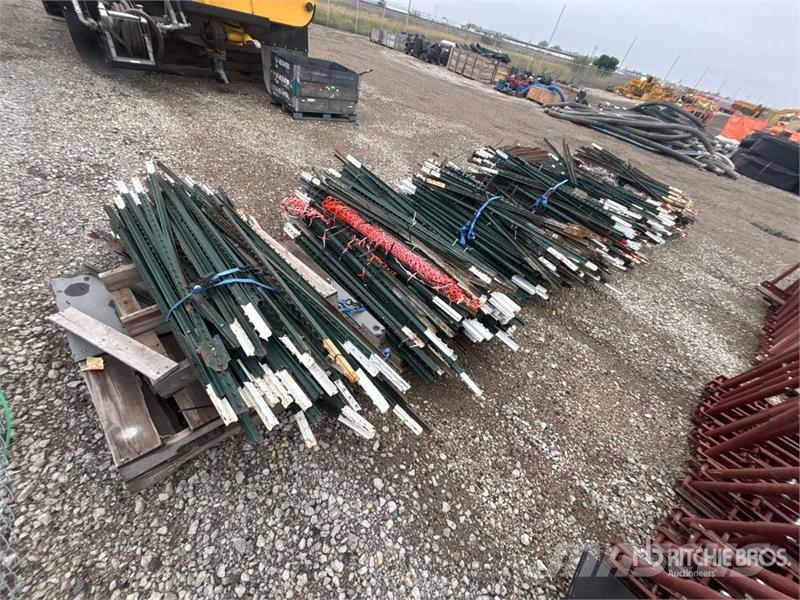Quantity of Metal Fence posts Pacēlāji, vinčas un materiālu lifti