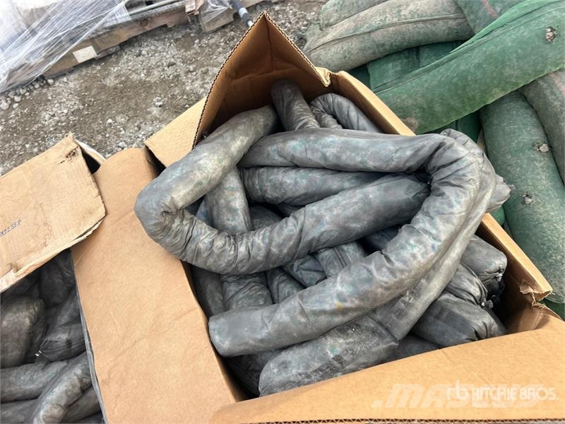  Quantity of Oil Absorbent Sock مكونات أخرى