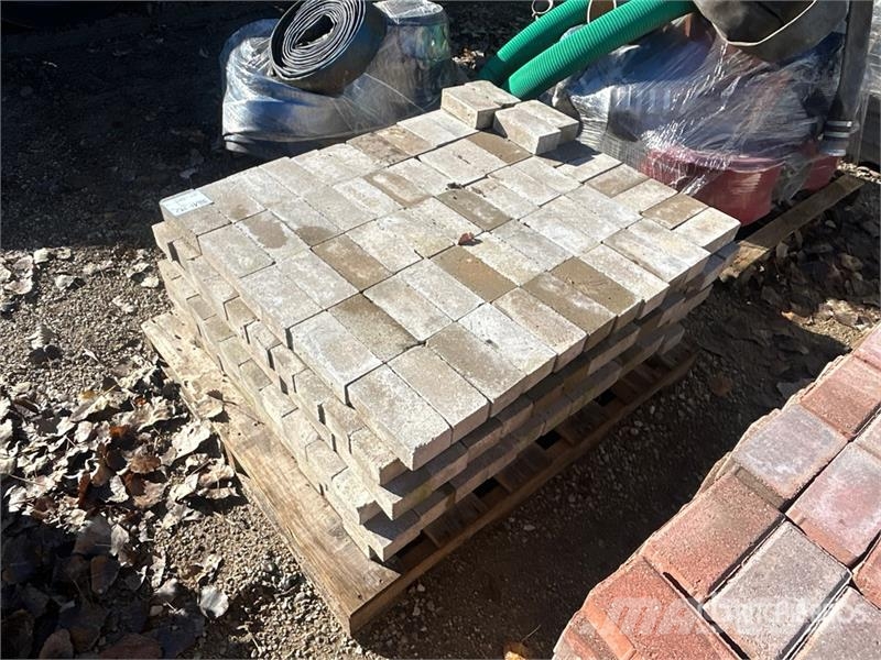  Quantity of Pavers المصاعد والرافعات المادية