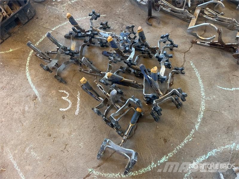  Quantity of PE Pipe Vice Grips Other components