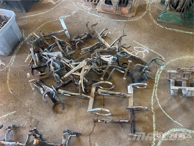  Quantity of PE Pipe Vice Grips Other components
