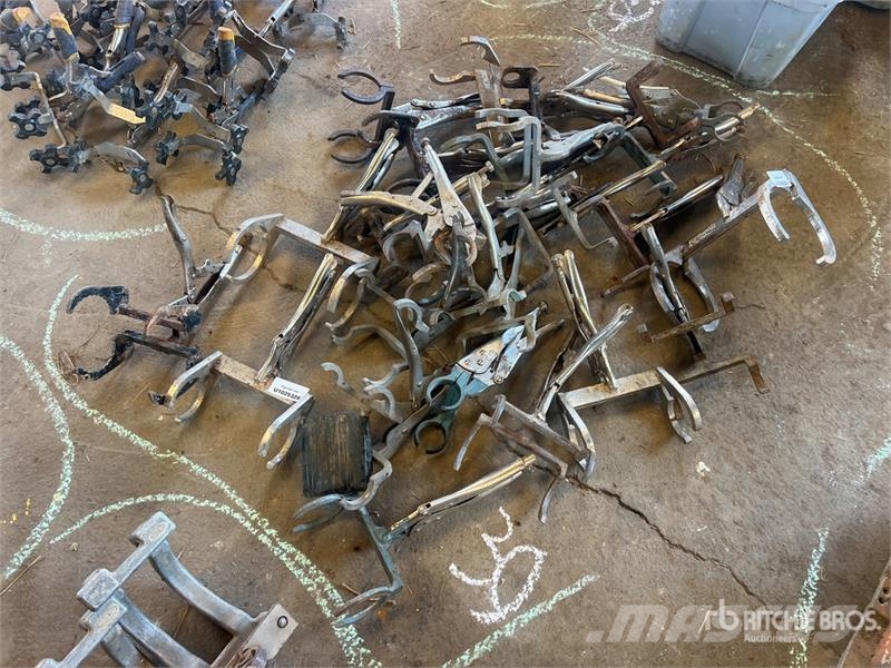  Quantity of PE Pipe Vice Grips Other components