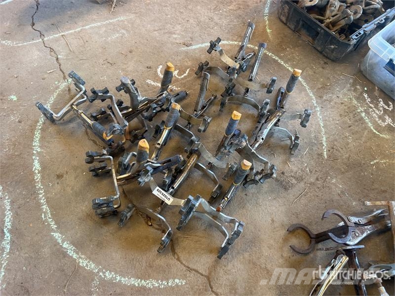  Quantity of PE Pipe Vice Grips Other components