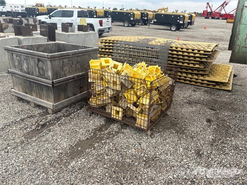 Quantity of Poly Mats Fúró berendezés, tartozékok és alkatrészek