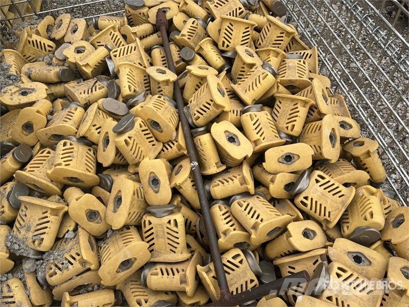 Quantity of Poly Mats Fúró berendezés, tartozékok és alkatrészek