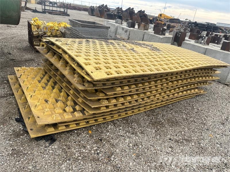 Quantity of Poly Mats Fúró berendezés, tartozékok és alkatrészek