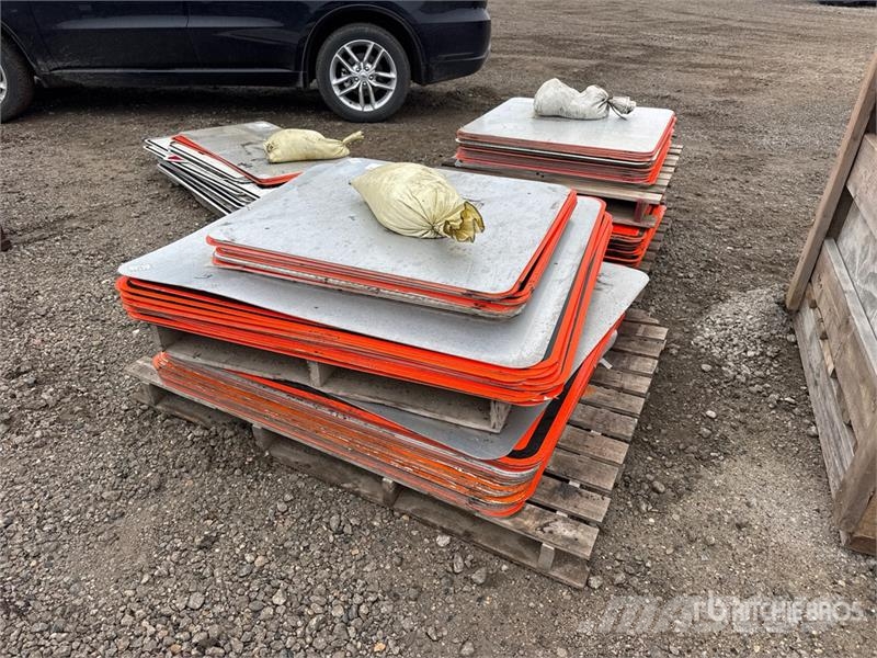 Quantity of Road Signs Kiti kelių tiesimo įrengimai
