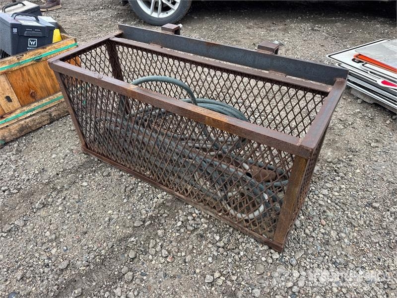 Quantity of Steel Basket Vitle, dvigala in gradbeni dvižni sistemi