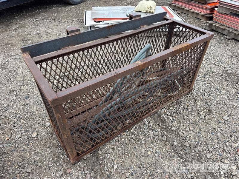Quantity of Steel Basket Vitle, dvigala in gradbeni dvižni sistemi