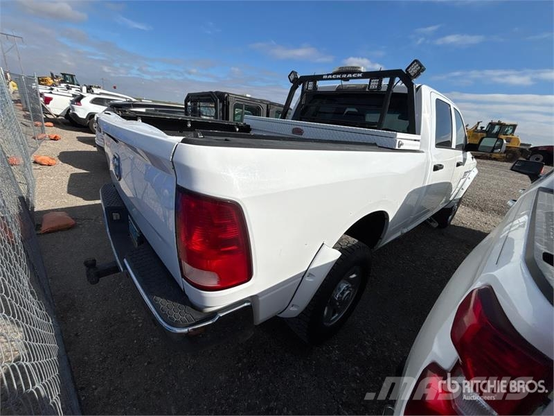 RAM 2500 4x4 Crew Cab Pickup Diger