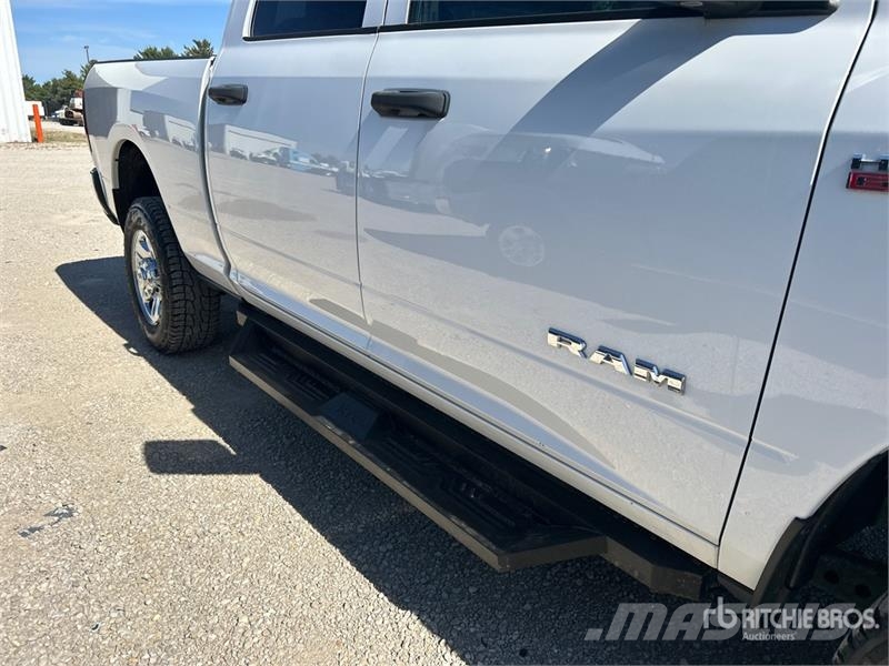 RAM 2500 4x4 Crew Cab Pickup أخرى