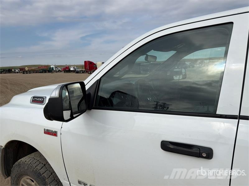 RAM 2500 4x4 Crew Cab Pickup (Inoperable) Kita