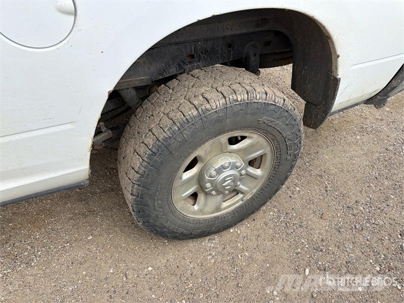 RAM 2500 4x4 Crew Cab Pickup (Inoperable) Kita