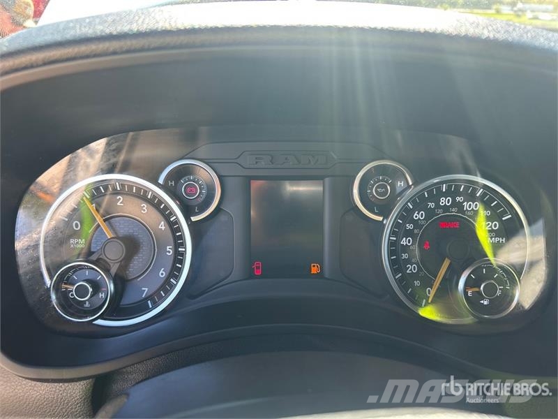 RAM 2500 4x4 Crew Cab Pickup أخرى
