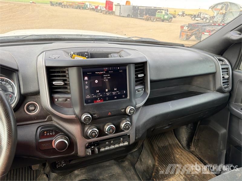 RAM 2500 4x4 Crew Cab Pickup Anders