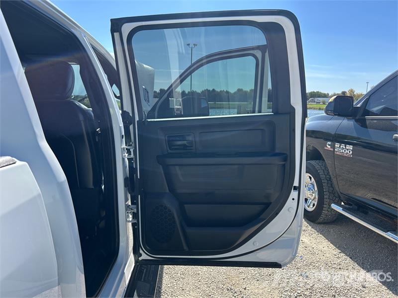 RAM 2500 4x4 Crew Cab Pickup أخرى