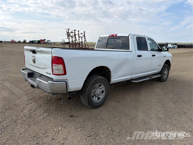 RAM 2500 4x4 Crew Cab Pickup Anders