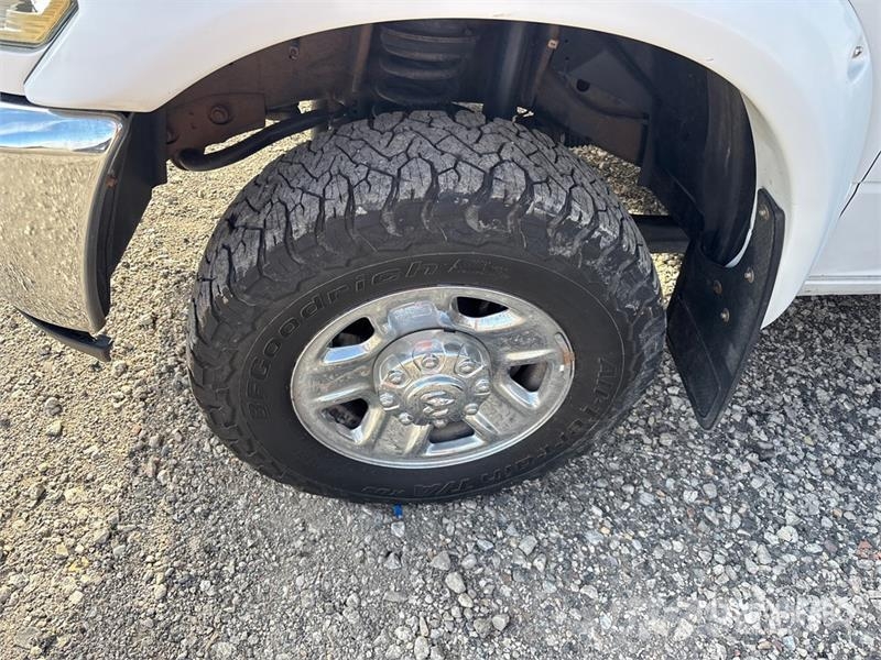 RAM 2500 4x4 Crew Cab Pickup Diger